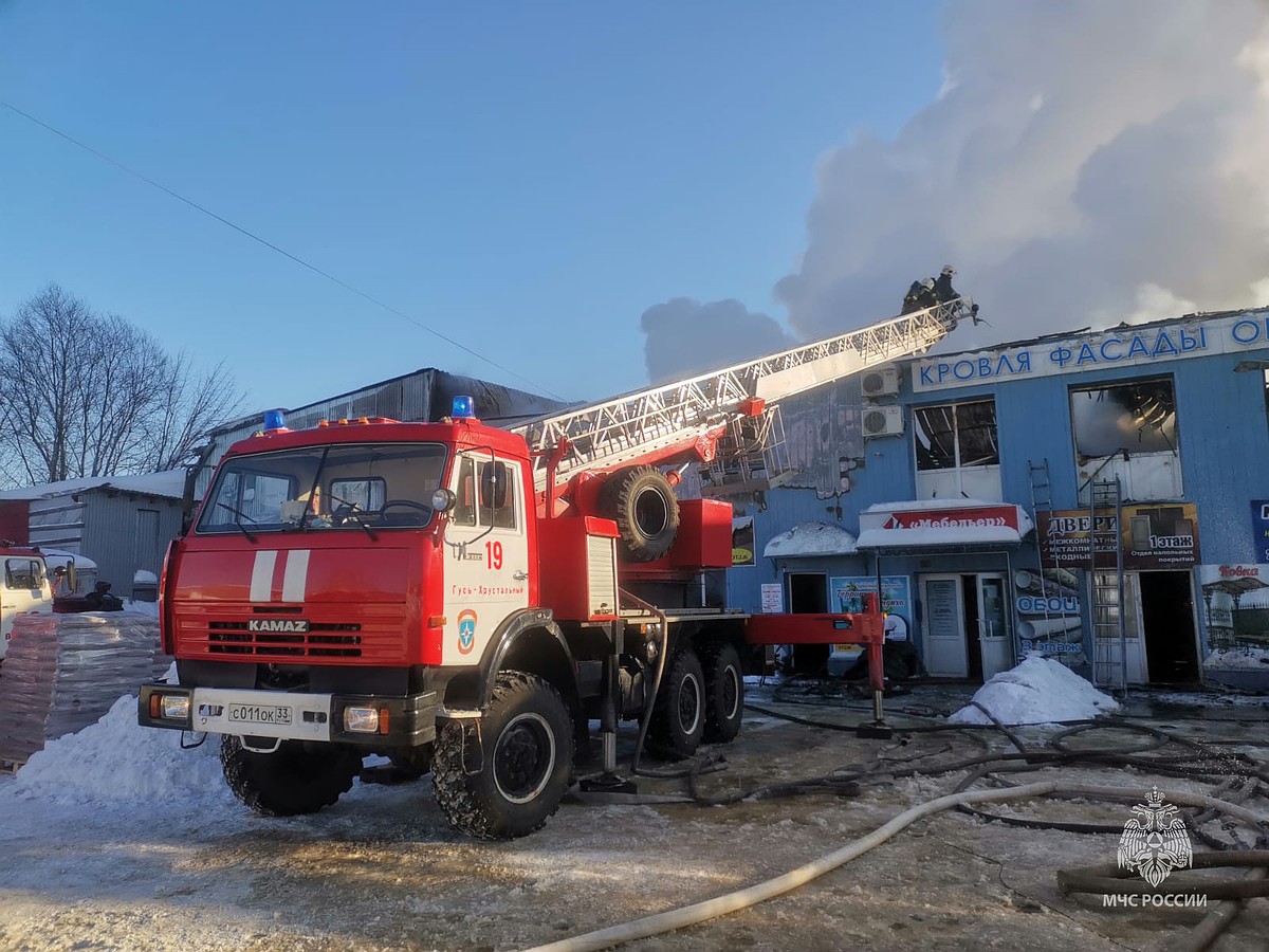 В Гусь-Хрустальном ликвидировано открытое горение склада-магазина - KP.RU