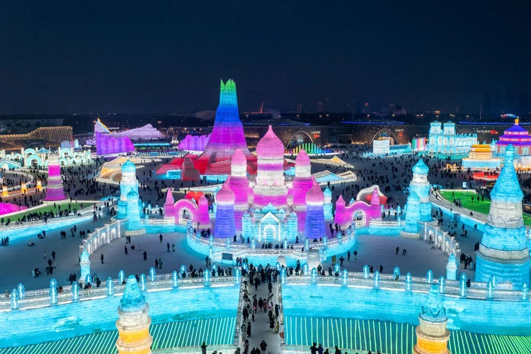 Фестиваль ледяных скульптур в Китае собрал рекордное число туристов