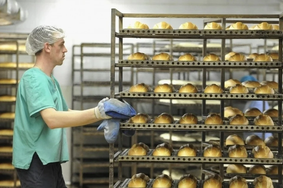 Хлебокомбинат смак кольцово. Современный завод хлебобулочных изделий. Хлебозавод конвейер. Хлебокомбинат на чичканова. Новые хлебокомбинаты.