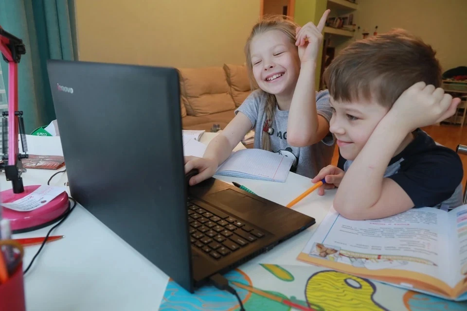 настольная игра русский стиль предприниматель. экономисты в большой игре фото. игра /20. экономическая настольная игра предприниматель. игра для экономистов.