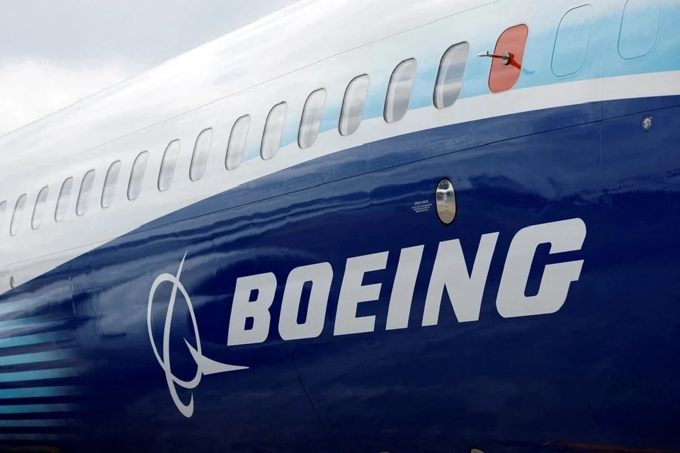 Сотрудник Boeing обвинил компанию в некачественном ремонте оторвавшейся двери