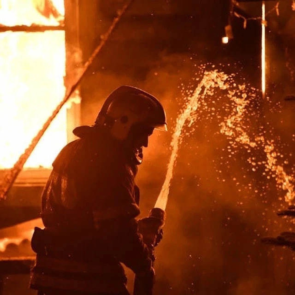 В Саратове при новом пожаре погиб мужчина, спасшийся от возгорания три дня  назад - KP.RU