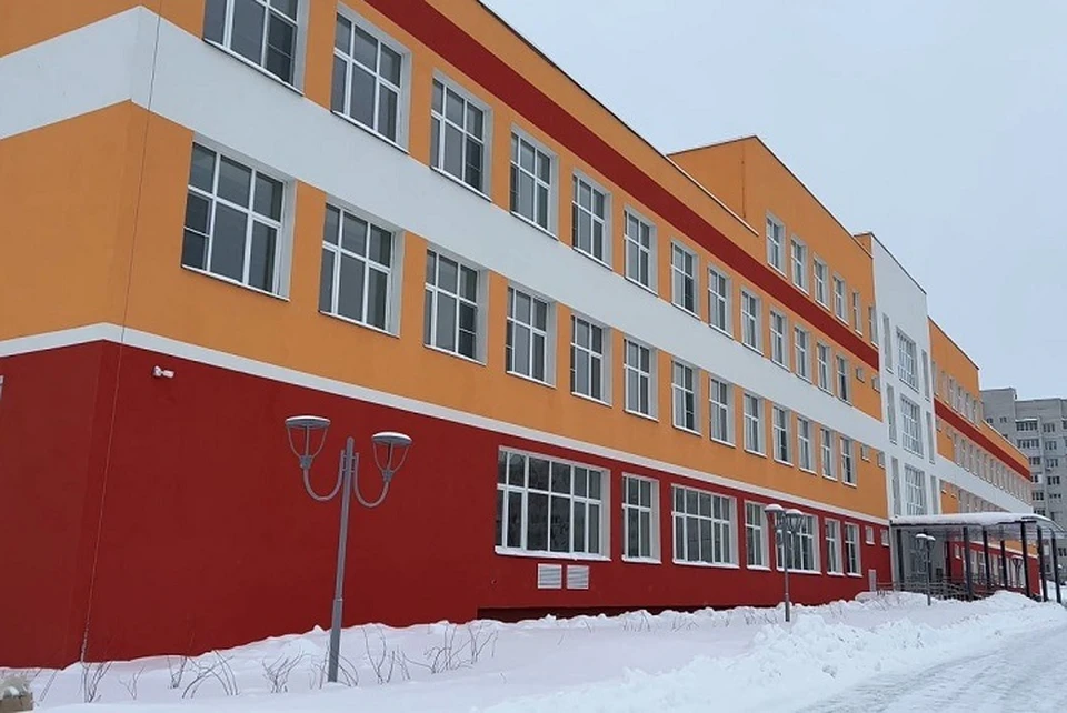 Из новой школы украли компьютер.