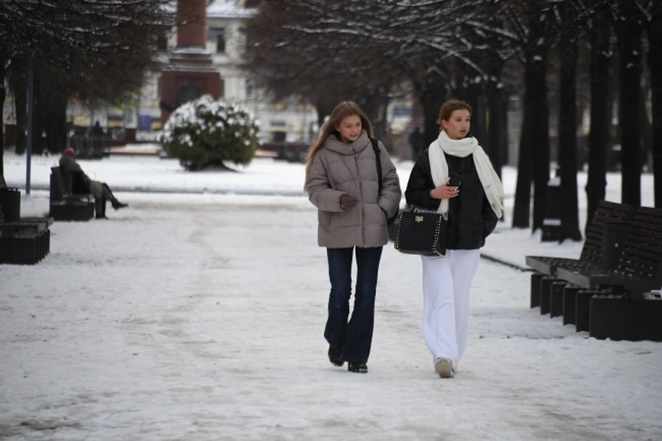 пасмурно небольшой снег. московские морозы. на следующей неделе зима. на следующей неделе зима. на следующей неделе зима.
