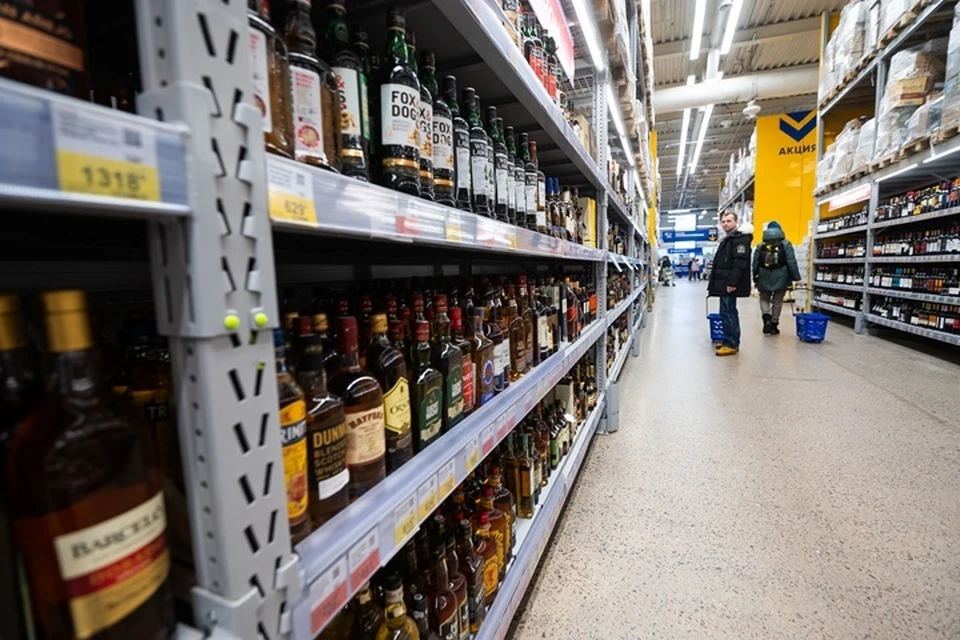Сокращение объема продажи алкоголя отмечается только в Апастовском и Арском районах.