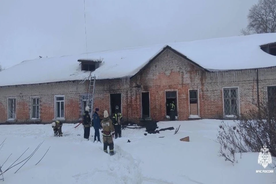 В Ярославле спасатели вытащили из огня двух женщин и двух детей