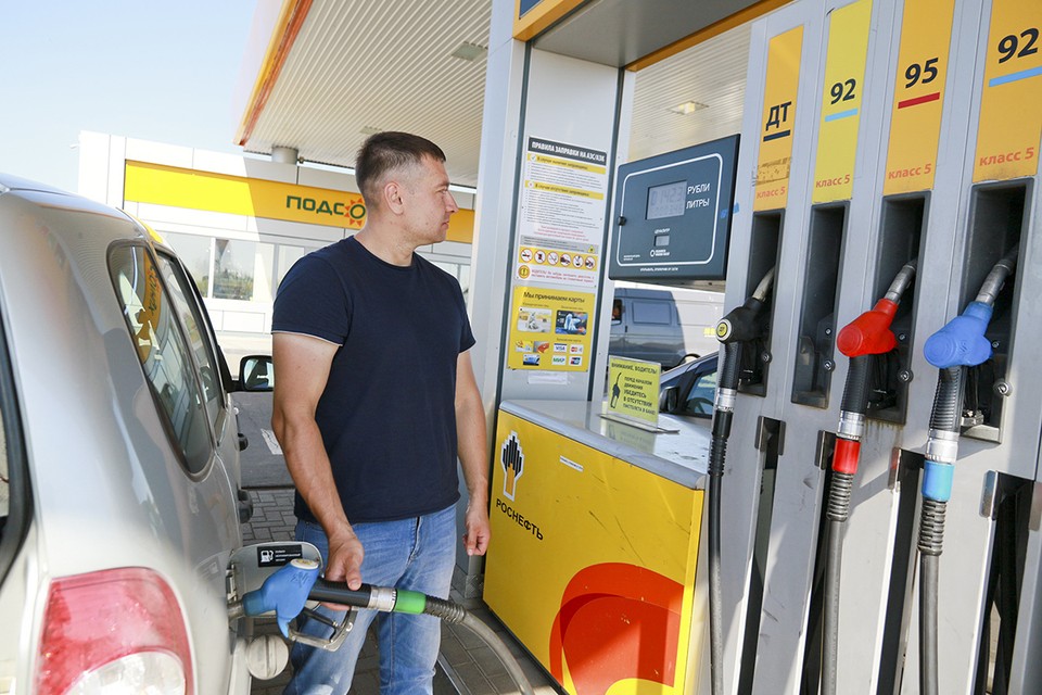 Россия обогнала Италию и Польшу по доступности бензина: что будет с ценами в 2024 году