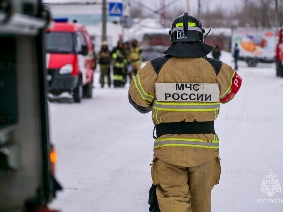 В Новокузнецке пожарные МЧС спасли от смерти пять человек - KP.RU