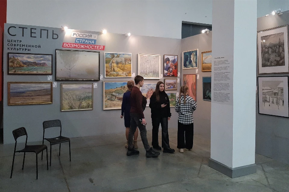 В Нижнем Новгороде открылась выставка картин художников Донбасса. Фото: АНО «Россия – страна возможностей»