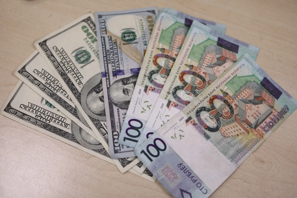Нацбанк Беларуси повысил курс доллара и курс евро на 1 февраля 2024 года.