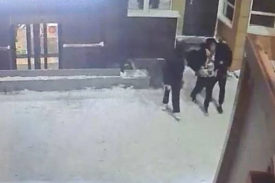 В Новосибирске похитили из кафе 16-летнего подростка и вымогали у него деньги. Фото: СКР по Новосибирской области