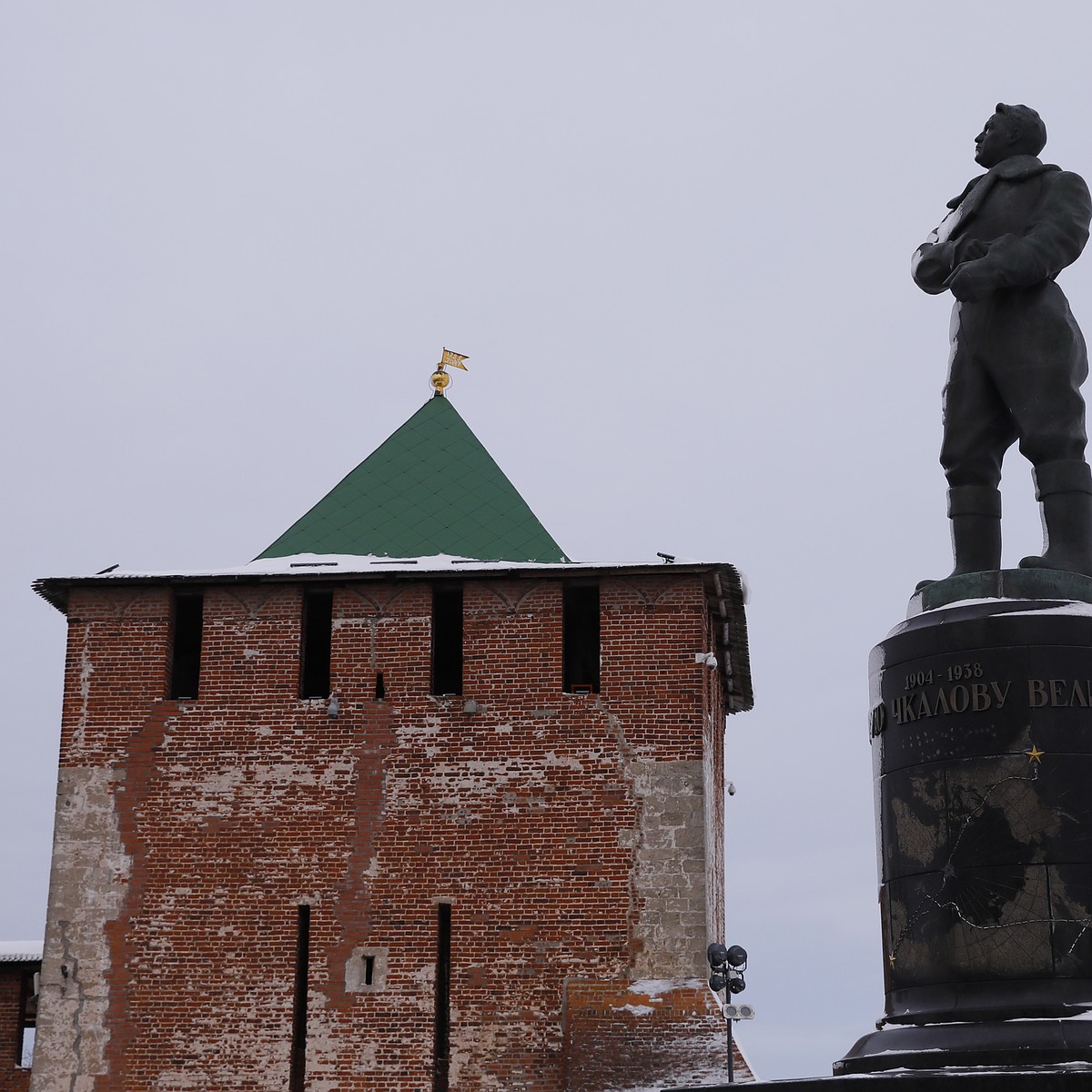 Авиашоу, муралы и реставрации: Как в Нижегородской области отметят  120-летие Валерия Чкалова - KP.RU