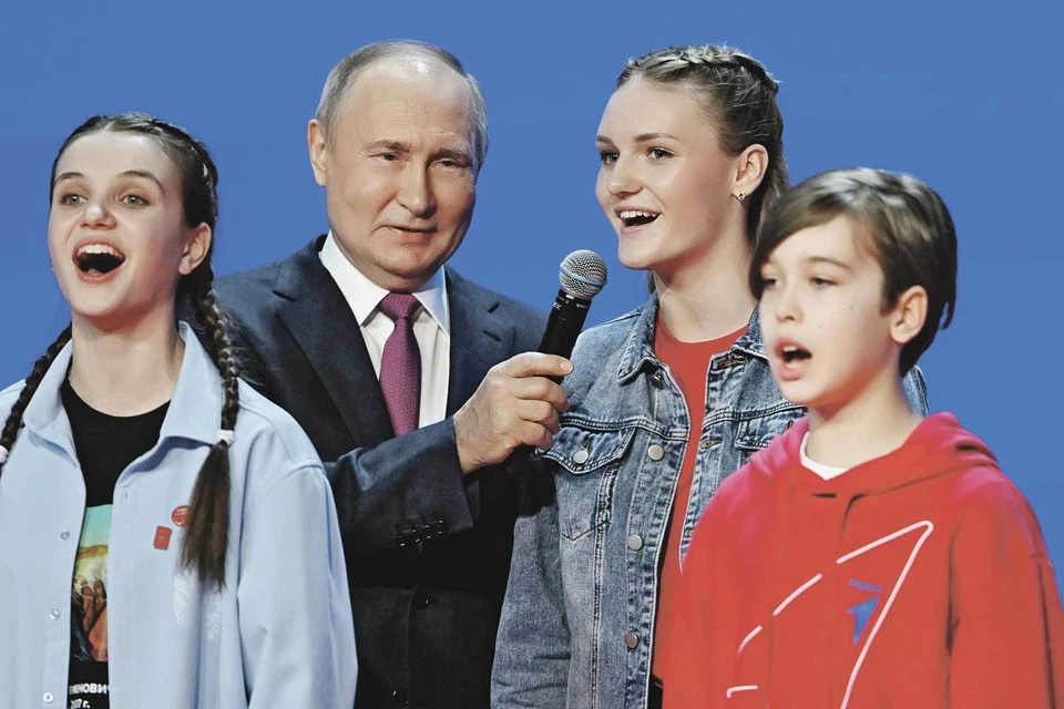 1 февраля Президент РФ Владимир Путин принял участие в съезде Движения Первых и спел с ребятами гимн России.