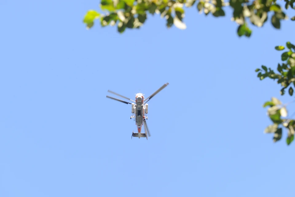 Вертолет МИ-8 перестал выходить на связь во время полета над Онежским озером.