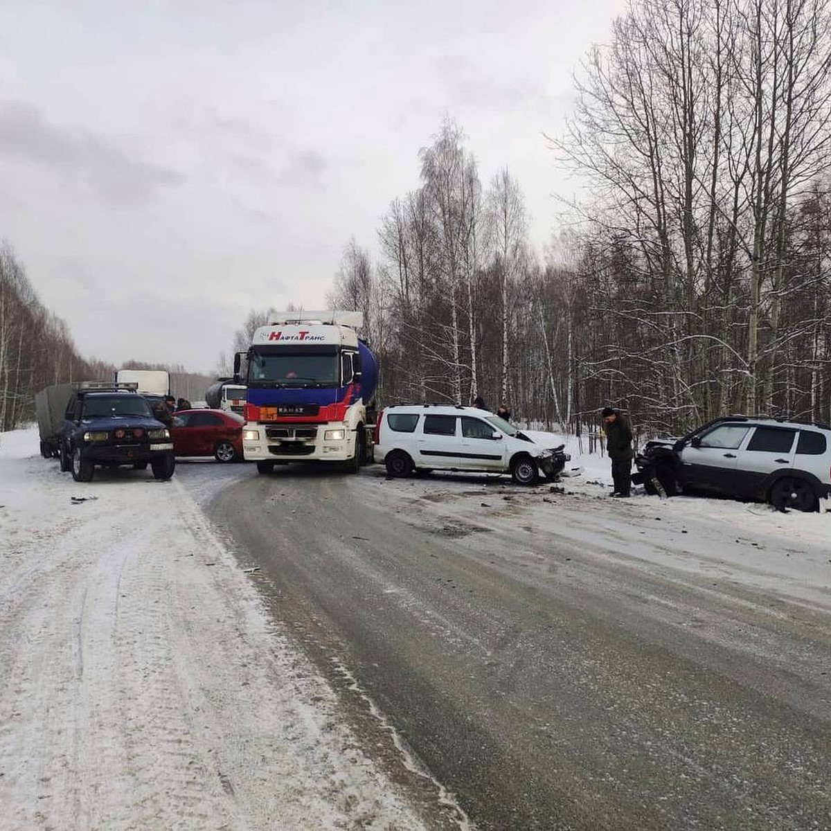 Массовое ДТП с участием четырех автомобилей произошло на трассе Томск -  Мариинск - KP.RU