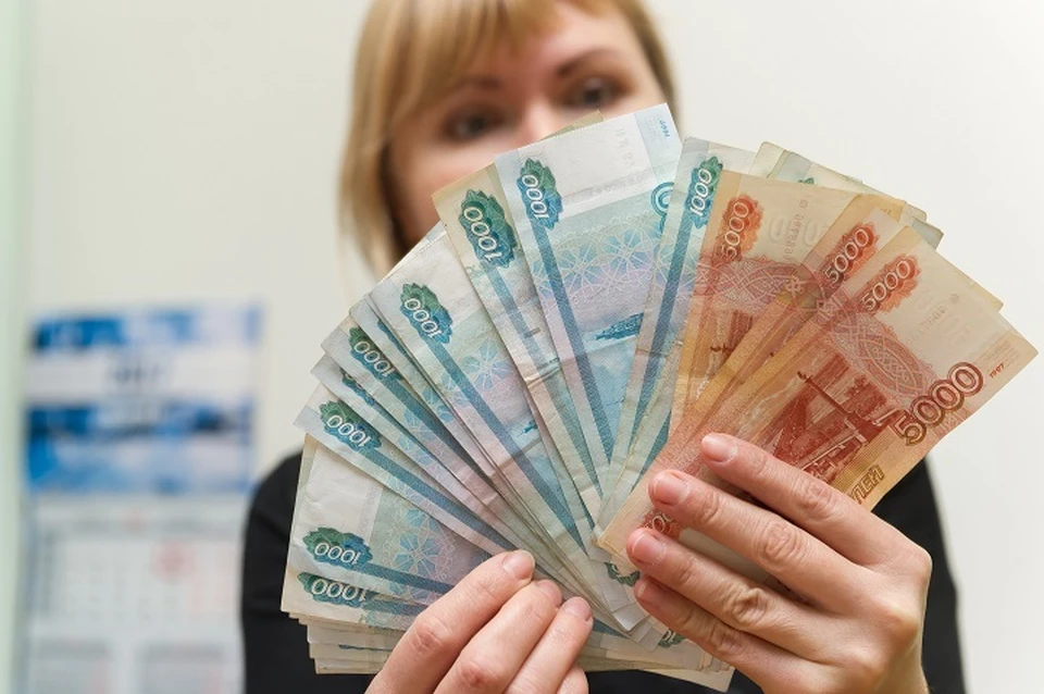 19-летняя директор салона связи присвоила более 600 тысяч рублей в Магадане
