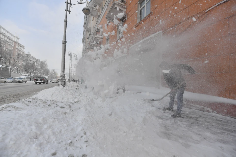 Всю ночь ставропольские коммунальщики убирали снег