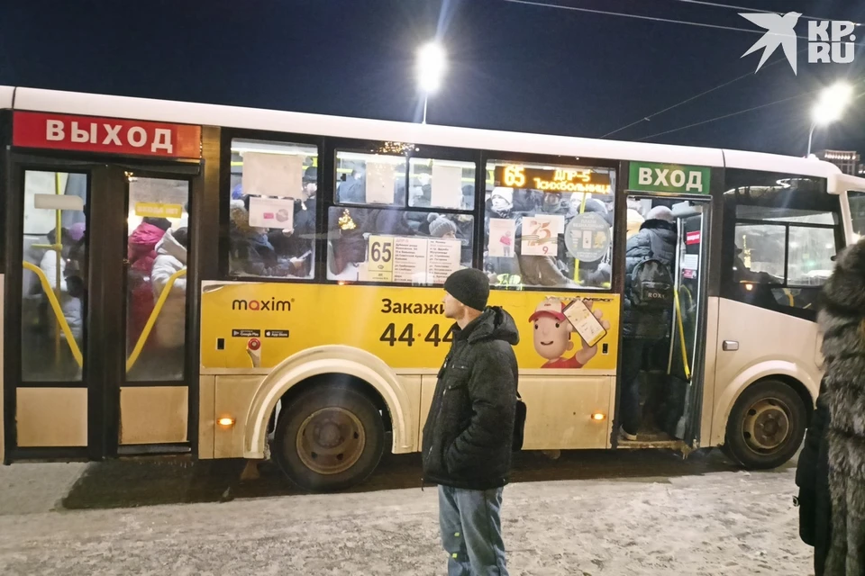 Комфорт и удобство общественного транспорта в Рязани авторы рейтинга оценили достаточно высоко. А так вечером 22 января люди добирались в Горрощу с площади Ленина на маршрутке №65.
