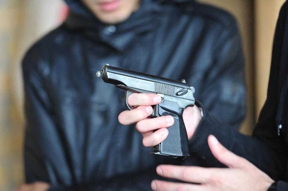 В магазине Рыбинска мужчина угрожал продавцу пневматическим пистолетом