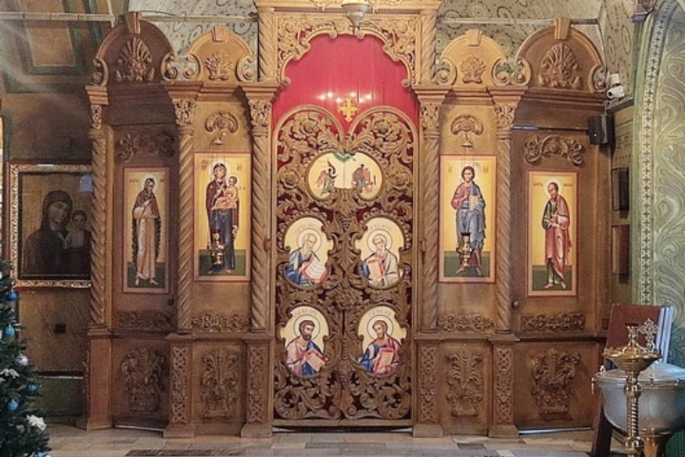Сейчас ремонта ожидает второй иконостас. Фото: Вятская епархия