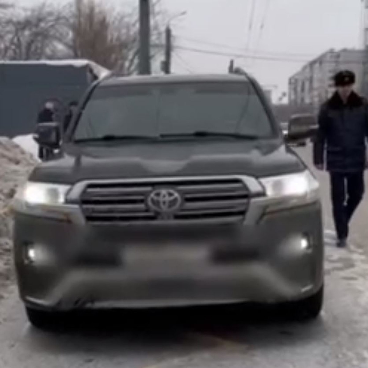 Ездил по городу без прав: в Челябинске задержали водителя Toyota с  поддельными номерами - KP.RU