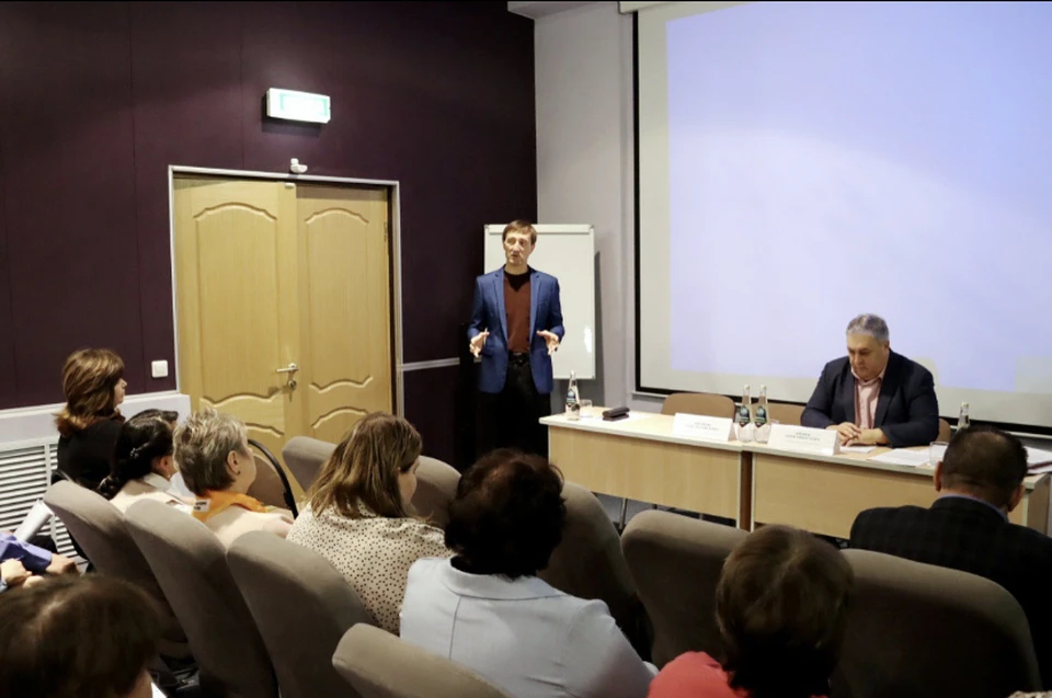 Депутат Александр Живайкин провел встречу с жителями поселка Кинельский