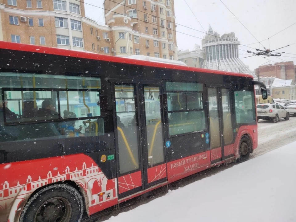 Общественный транспорт выбился из расписания из-за снегопада