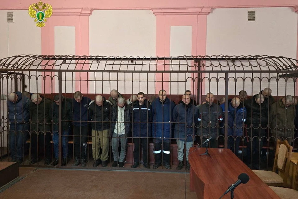 На скамье подсудимых в Верховном суде ДНР оказались сразу 33 артиллериста ВСУ. Фото: Предоставлено Генпрокуратурой РФ