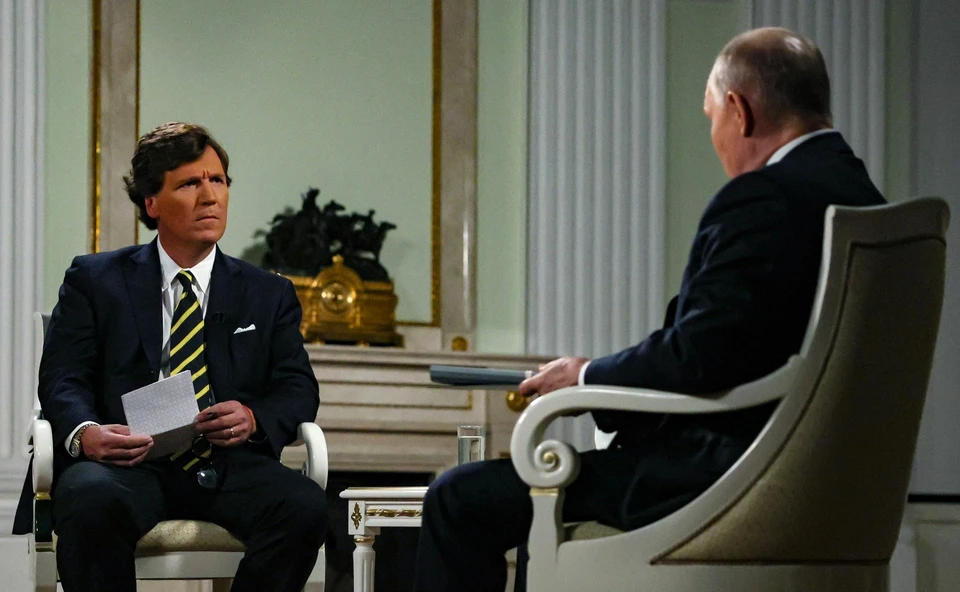 Такер Карлсон и Владимир Путин во время интервью. Фото: kremlin.ru