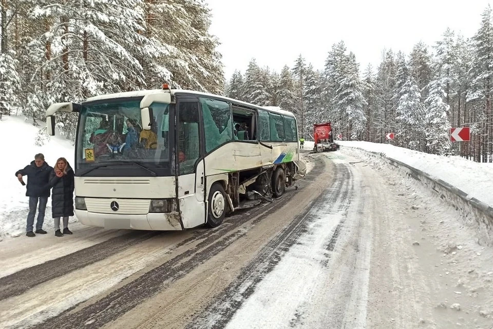 Автобус с 27 детьми попал в аварию в Карелии. Фото: vk.com/goskomitet_rk