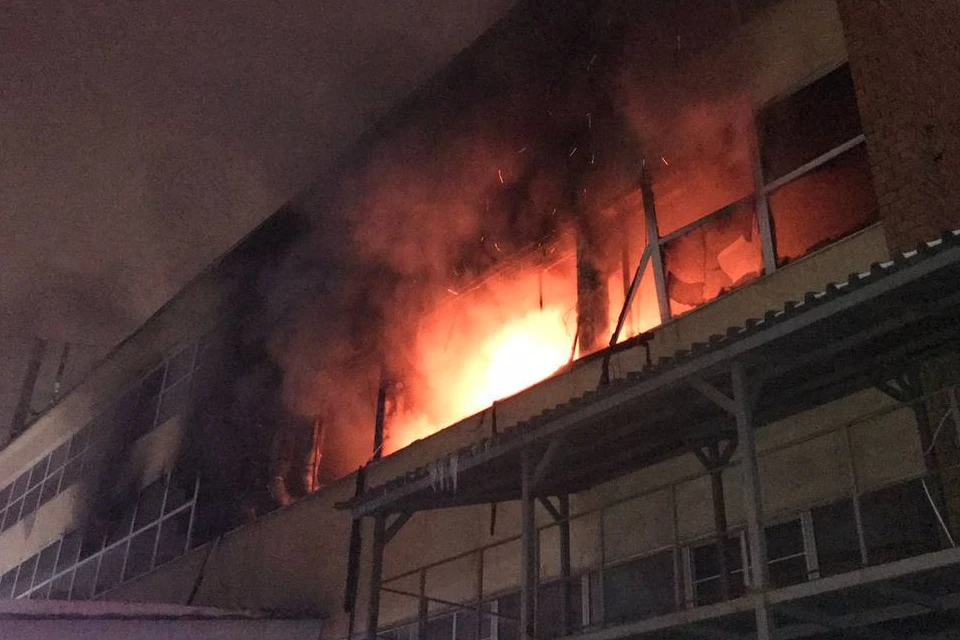 Пожар произошел в здании на ул. Амурской