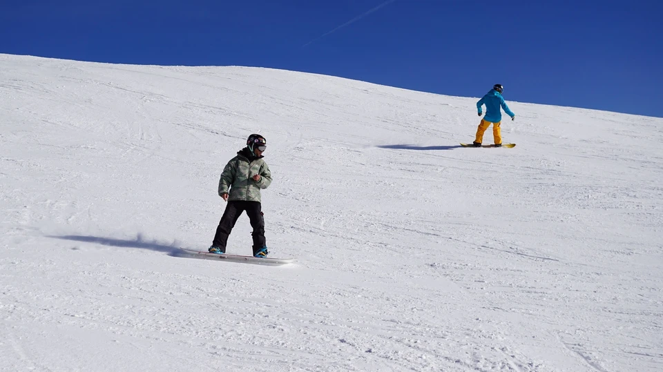 Занятия сноубордом обернулись серьезными травмами для подростка на Сахалине