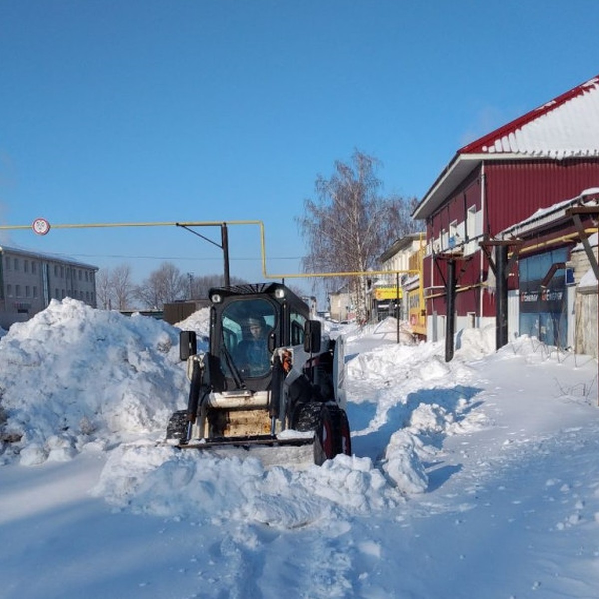 В Ульяновске за выходные дорожники вывезли с улиц 850 самосвалов снега -  KP.RU