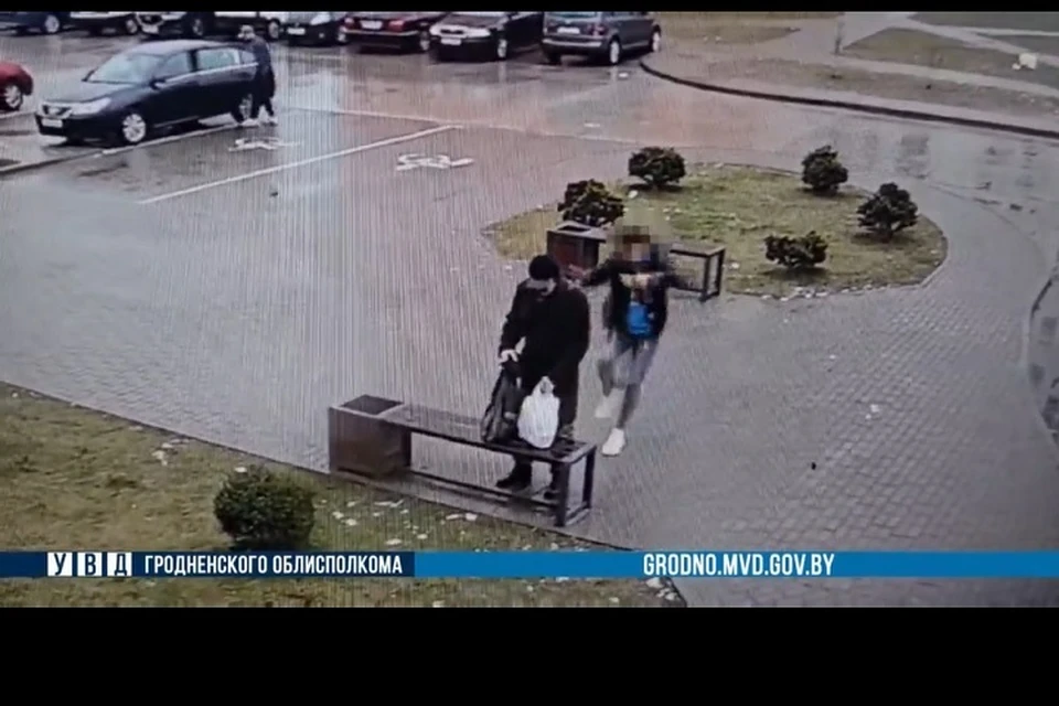 В Гродно задержали мужчину, ударившего пенсионера ногой в спину. Фото: стоп-кадр | УВД Гродненского облисполкома.