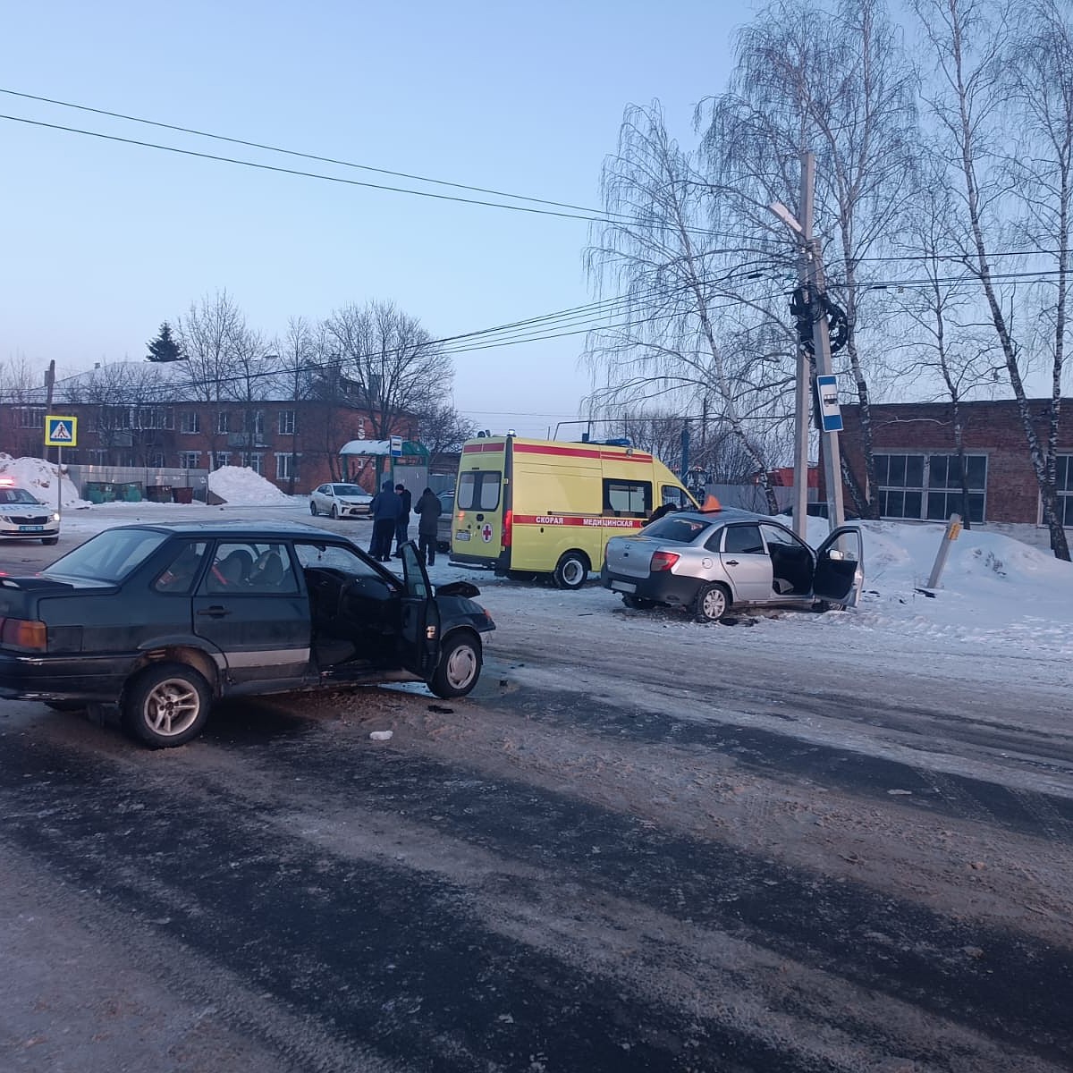 Три женщины пострадали в ДТП с двумя «Ладами» в Рязанской области - KP.RU