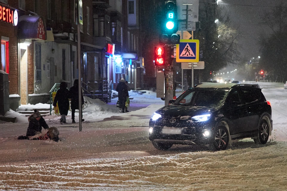 Снег на улицах города