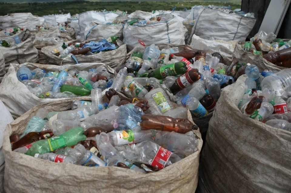 В Забайкалье школьники собрали 64 кг пластика и сделали лавочки
