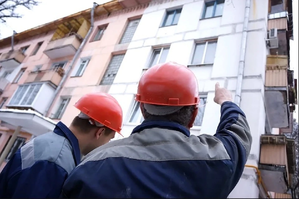 Специалисты вдыхают новую жизнь в пострадавшие дома. Фото (архив): Минстрой ДНР
