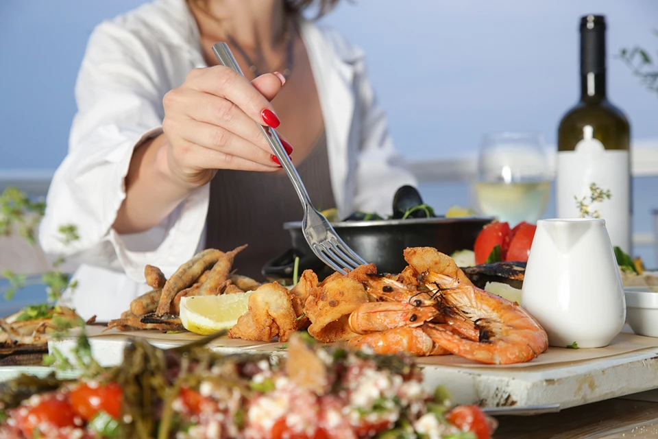 Креветки и морская жирная рыба богаты цинком, селеном, содержат много высококачественного белка, жирные кислоты