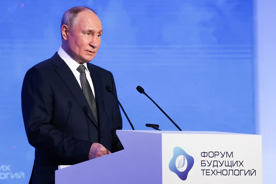 Президент РФ Владимир Путин на пленарном заседании Форума будущих технологий "Современные медицинские технологии. Вызовы завтрашнего дня – опережая время" в Центре международной торговли (ЦМТ). Фото: Сергей Карпухин/ТАСС