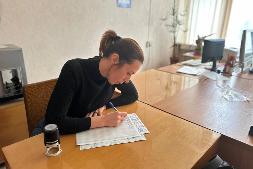 Председатель избирательной комиссии Херсонской области заверила макет бюллетеня Фото: ИК ХО