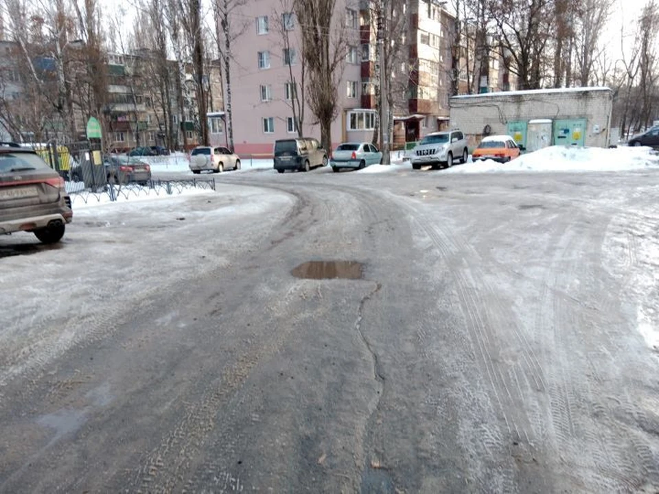 Улицы города покрылись ледяной коркой