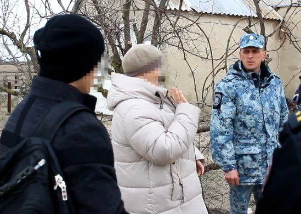 Сотрудники херсонского МВД остановили пожар, угрожавший жителям села Стрелковое. ФОТО: ГУ МВД России по Херсонской области