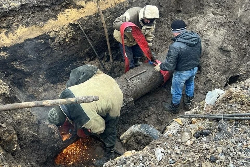 Коммунальщики из Татарстана меньше чем за месяц устранили 17 крупных порывов на водоводе в Лисичанске. Фото - правительство Татарстана