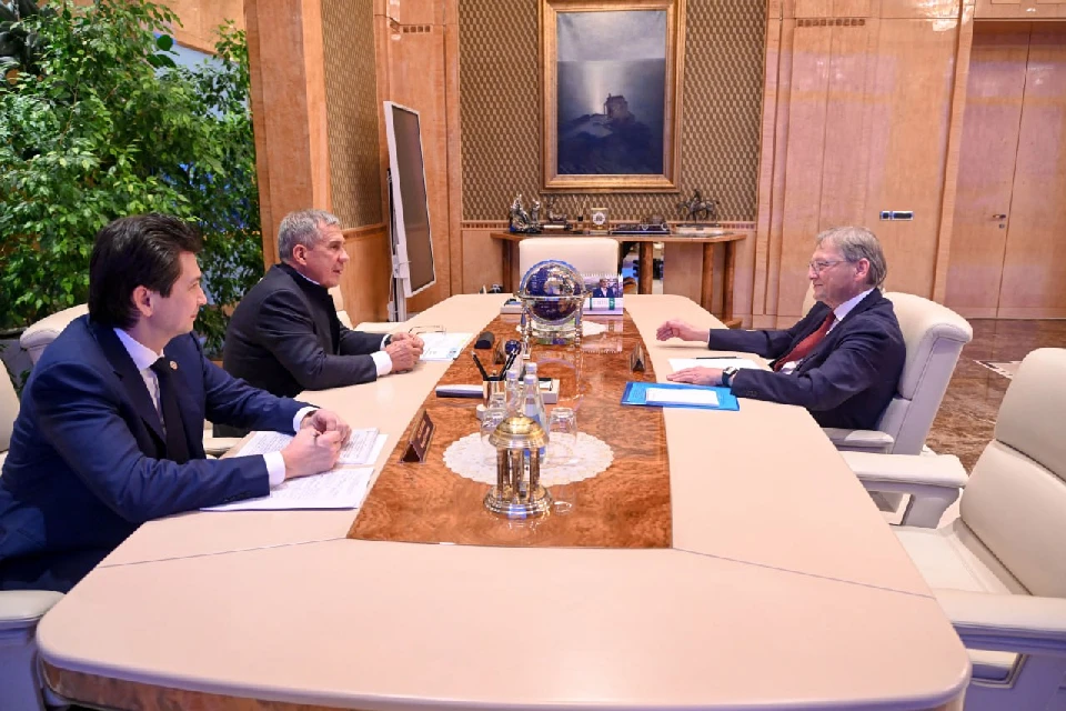 Раис РТ Рустам Минниханов провел встречу с Уполномоченным при Президенте РФ по защите прав предпринимателей. Фото: t.me/apparatustatar
