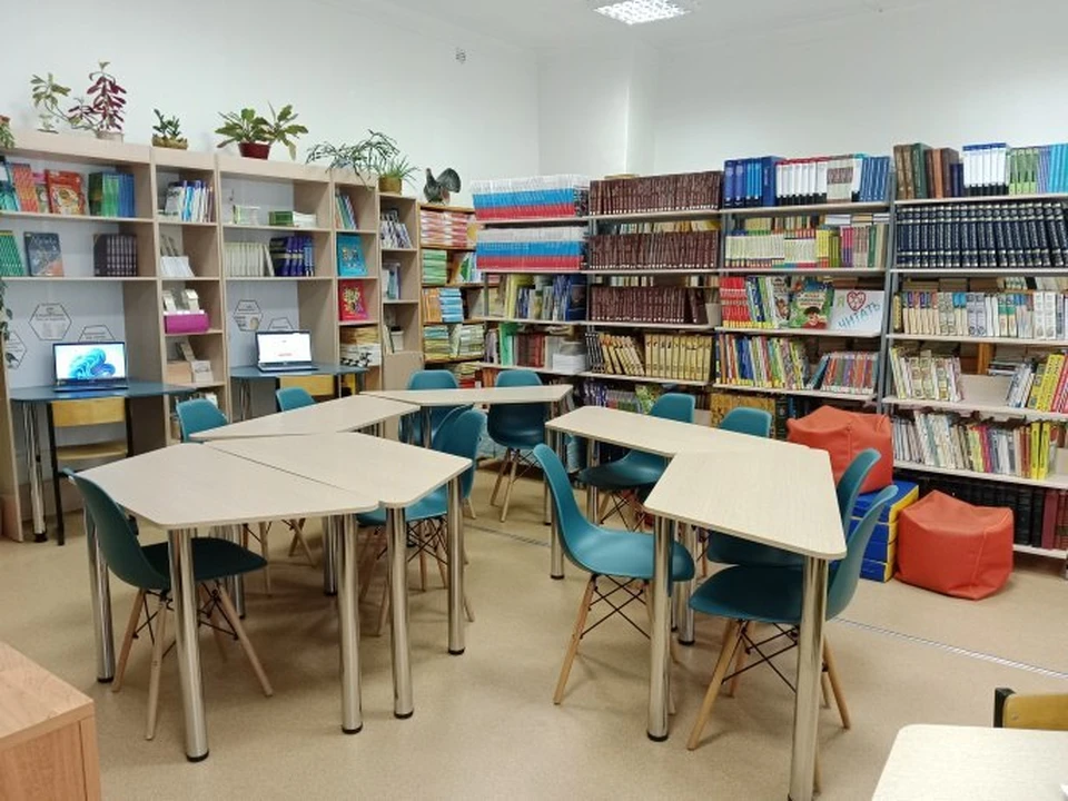 Помимо мебели в библиотеке обновили пол.