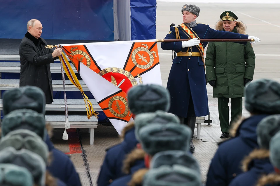 Владимир Путин утром в среду приехал на аэродром Чкаловский для встречи с военными летчиками. Фото: Сергей Карпухин/ТАСС