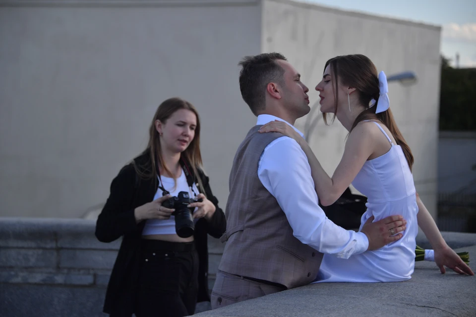 Муж целует жену после измены - порно видео на massage-couples.ru