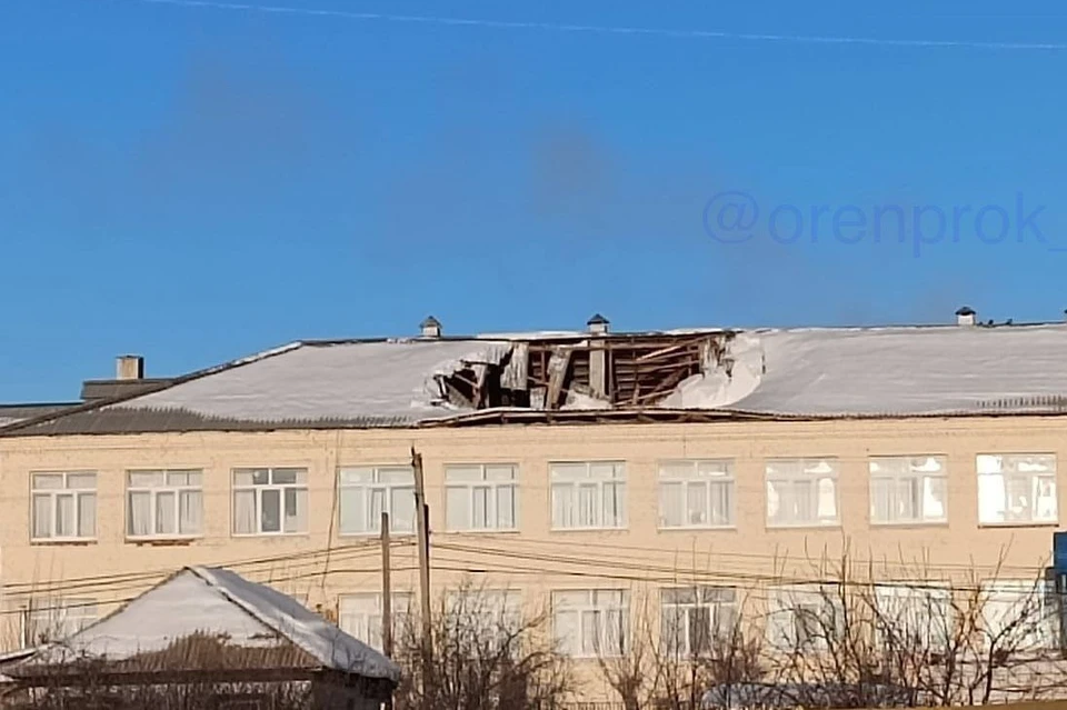 Прокурор требует, чтобы образовательные учреждения проверили состояние зданий, а администрация района выделила на это деньги. Фото: прокуратура Оренбургской области