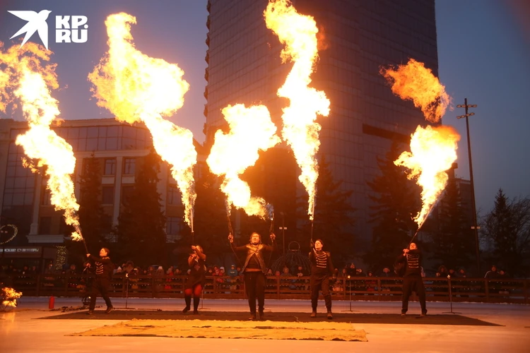 Было жарко: в Красноярске отметили 23 Февраля большим огненным представлением